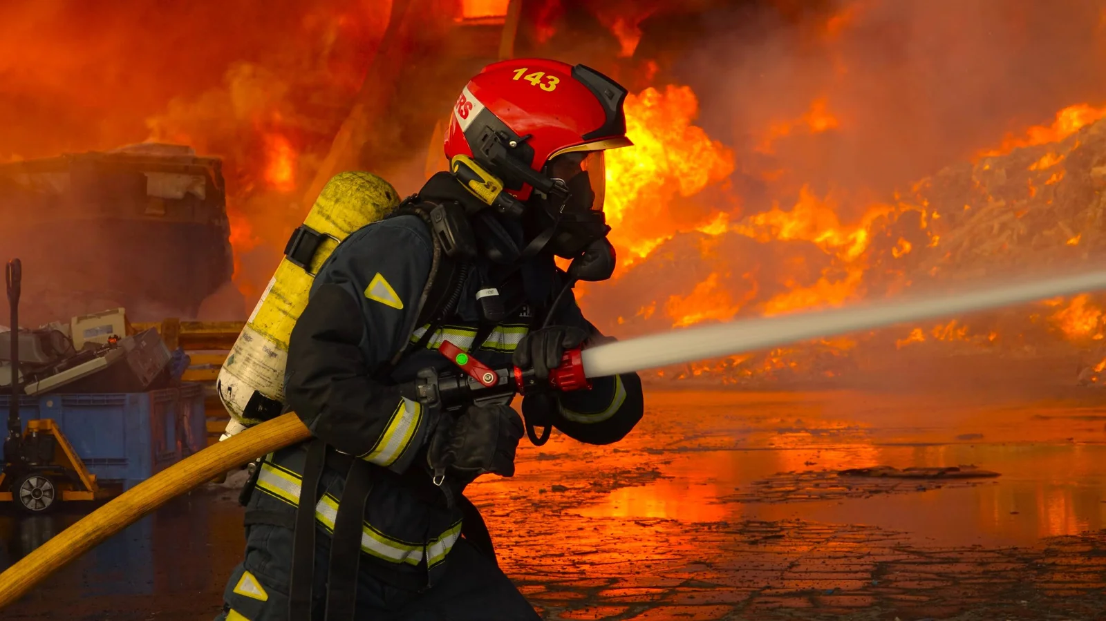 Bombero en acción